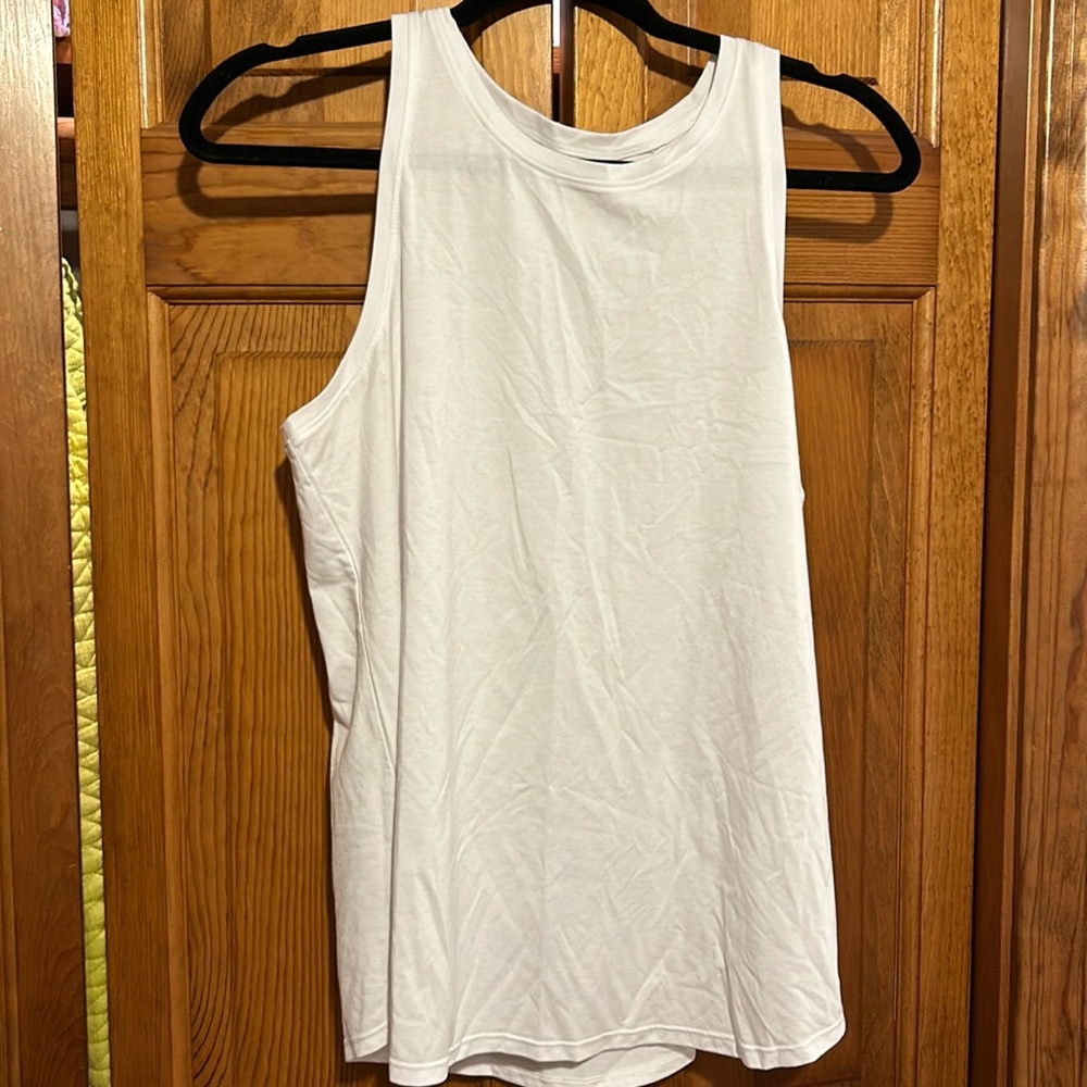 New with tags size medium Lilly Pulitzer Westley tank UPF 50+